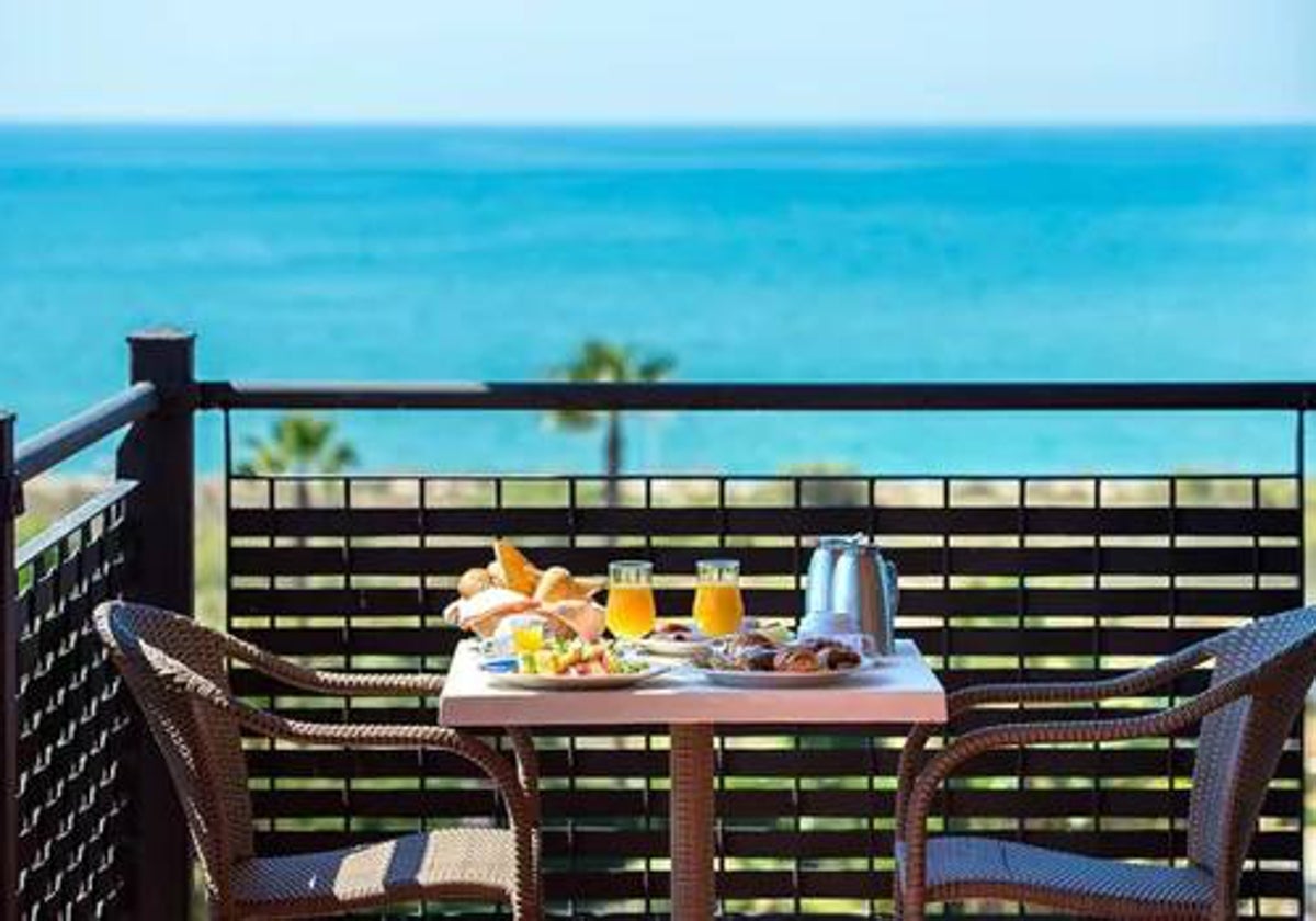 Terraza de un hotel de la Costa de Huelva