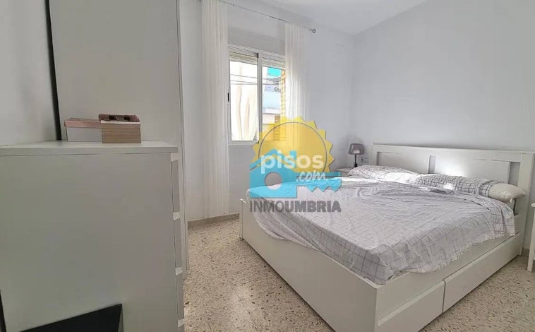 Imagen principal - El piso tiene tres dormitorios y dos baños, además de un buen balcón