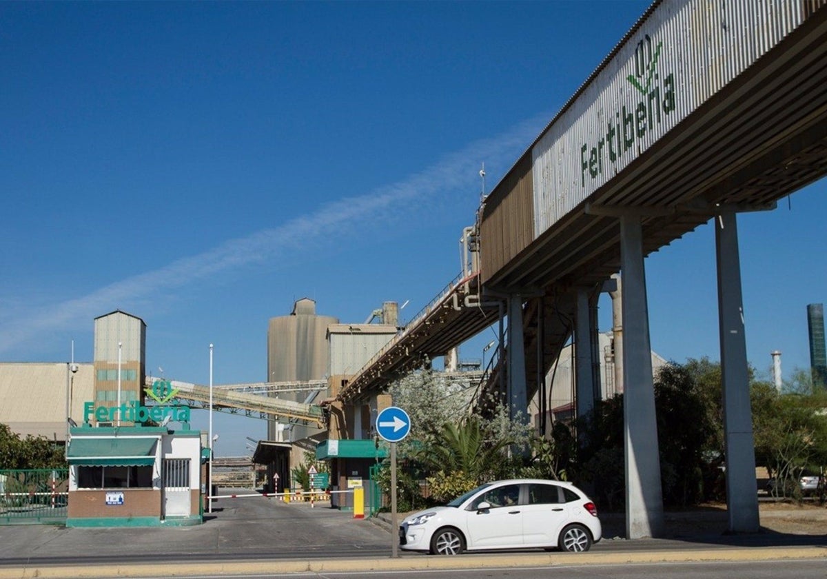 Planta de Fertiberia en la avenida Francisco Montenegro de Huelva