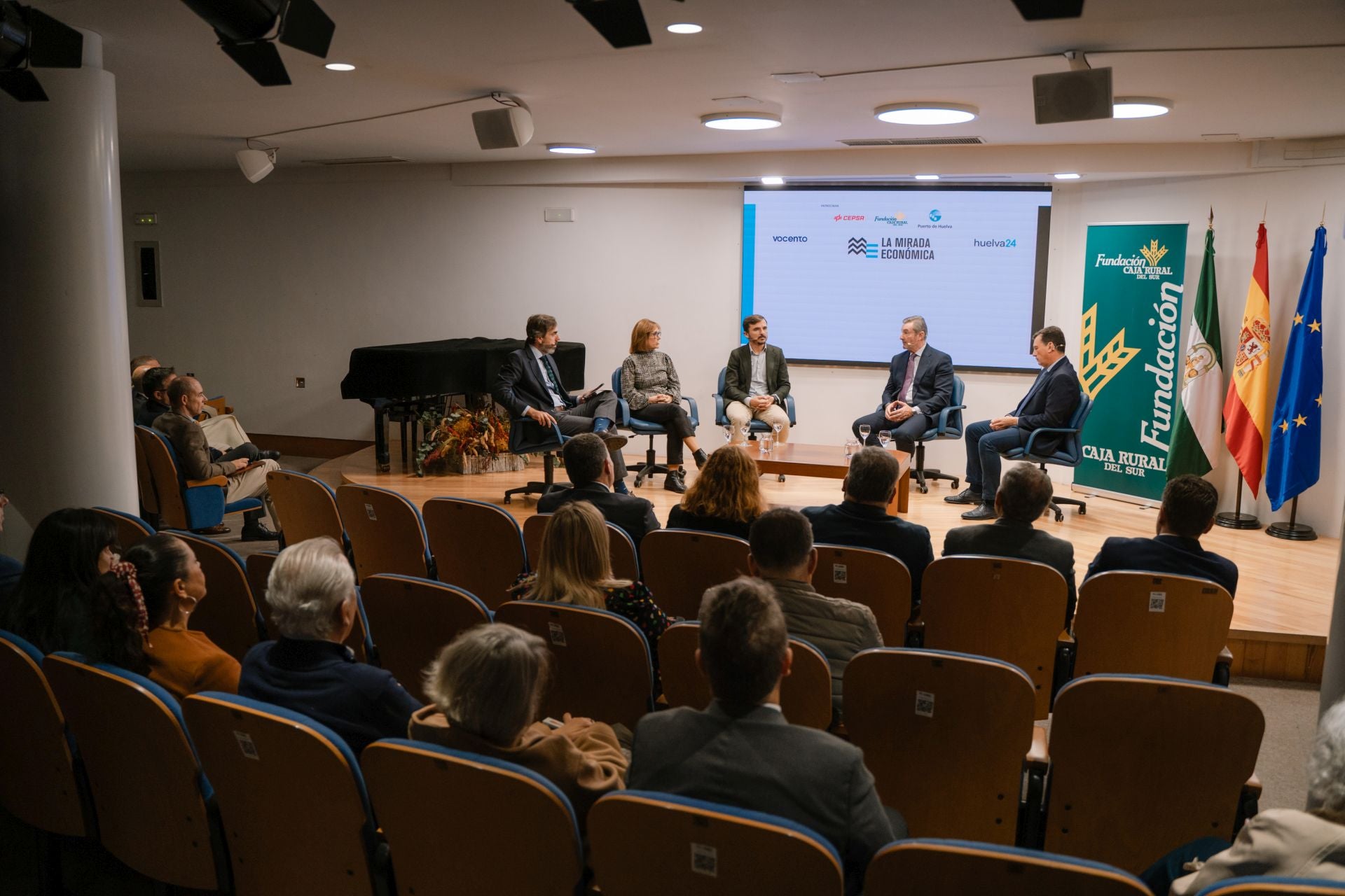 El coloquio &#039;Huelva ante la oportunidad de liderar el turismo sostenible&#039;, en imágenes