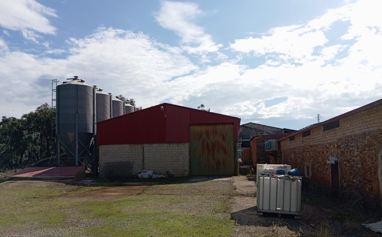 Imagen principal - El precio de salida del complejo industrial de Corteconcepción es de sólo 250.000 euros