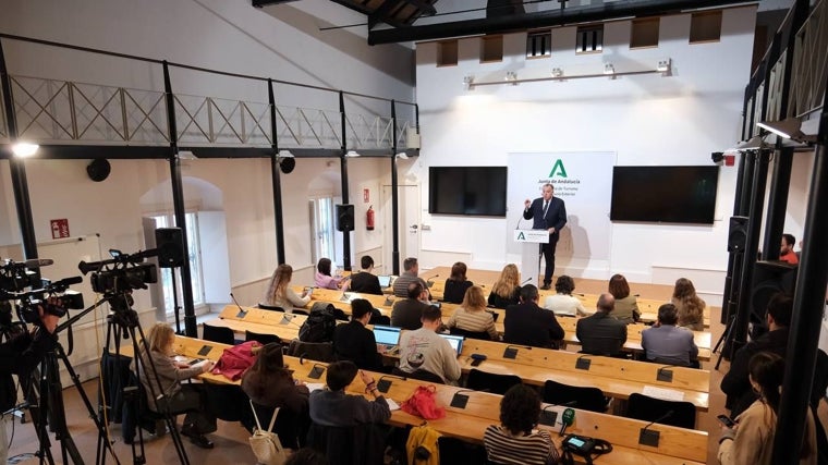 Rueda de prensa de Arturo Bernal