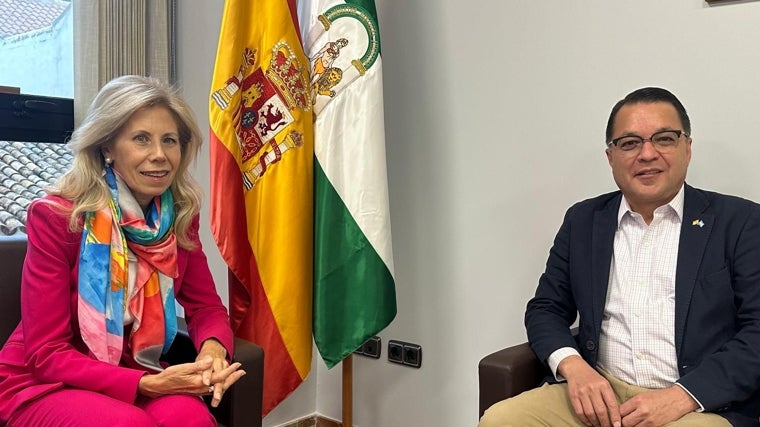 Marlon Brevé junto a María José Rico