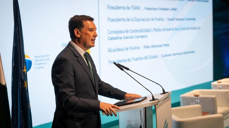 El presidente del Puerto de Huelva, Alberto Santana