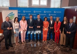 Foto de familia de autoridades en la jornada celebrada en el Puerto de Huelva