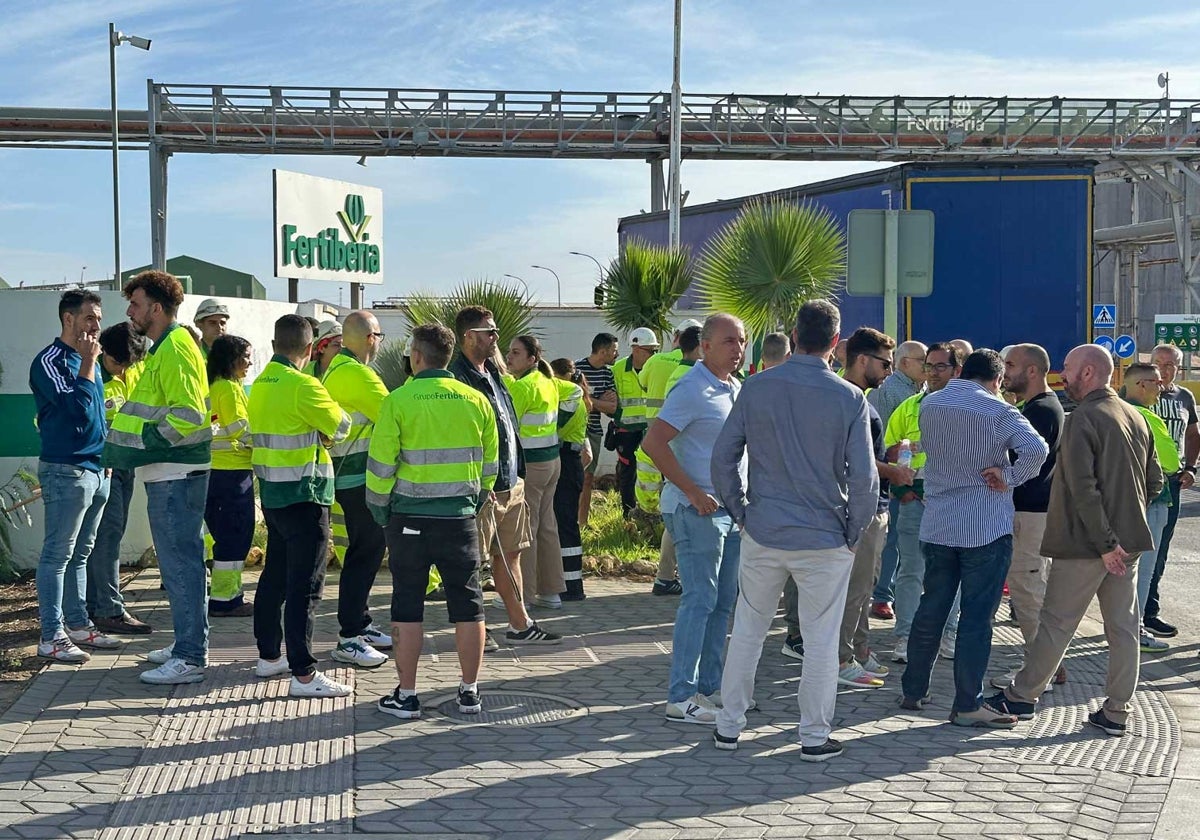 Protesta de los empleados en la planta de la capital tras el anuncio de los despidos el año pasado