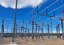 La falta de inversiones claves en las infraestructuras eléctricas pone en riesgo el futuro de Huelva