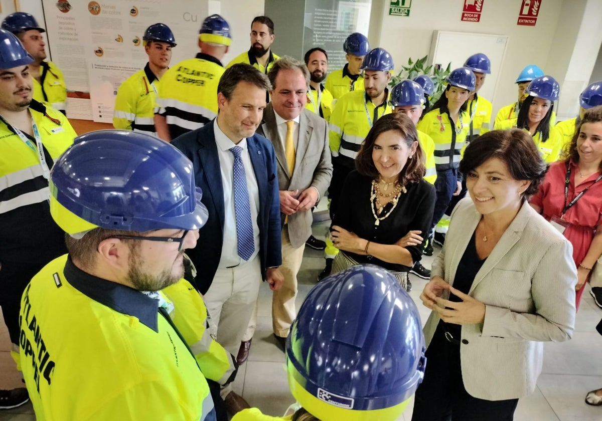 Rocío Blanco y Macarena Gutiérrez, durante el encuentro con los nuevos trabajadores