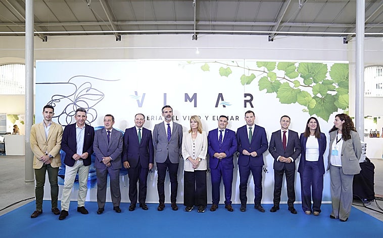 Imagen principal - Desde primera hora de la mañana, cocineros, sumilleres, productores y representantes institucionales han compartido escenario