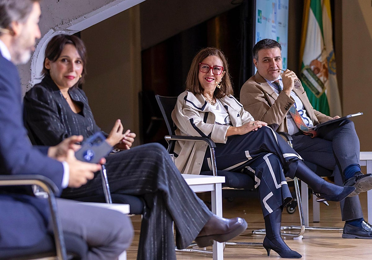 María Jesús Lorenzana, Mercedes Morán y Cristóbal Sánchez en su intervención en el Foro Nacional de Minerales Críticos en La Rábida