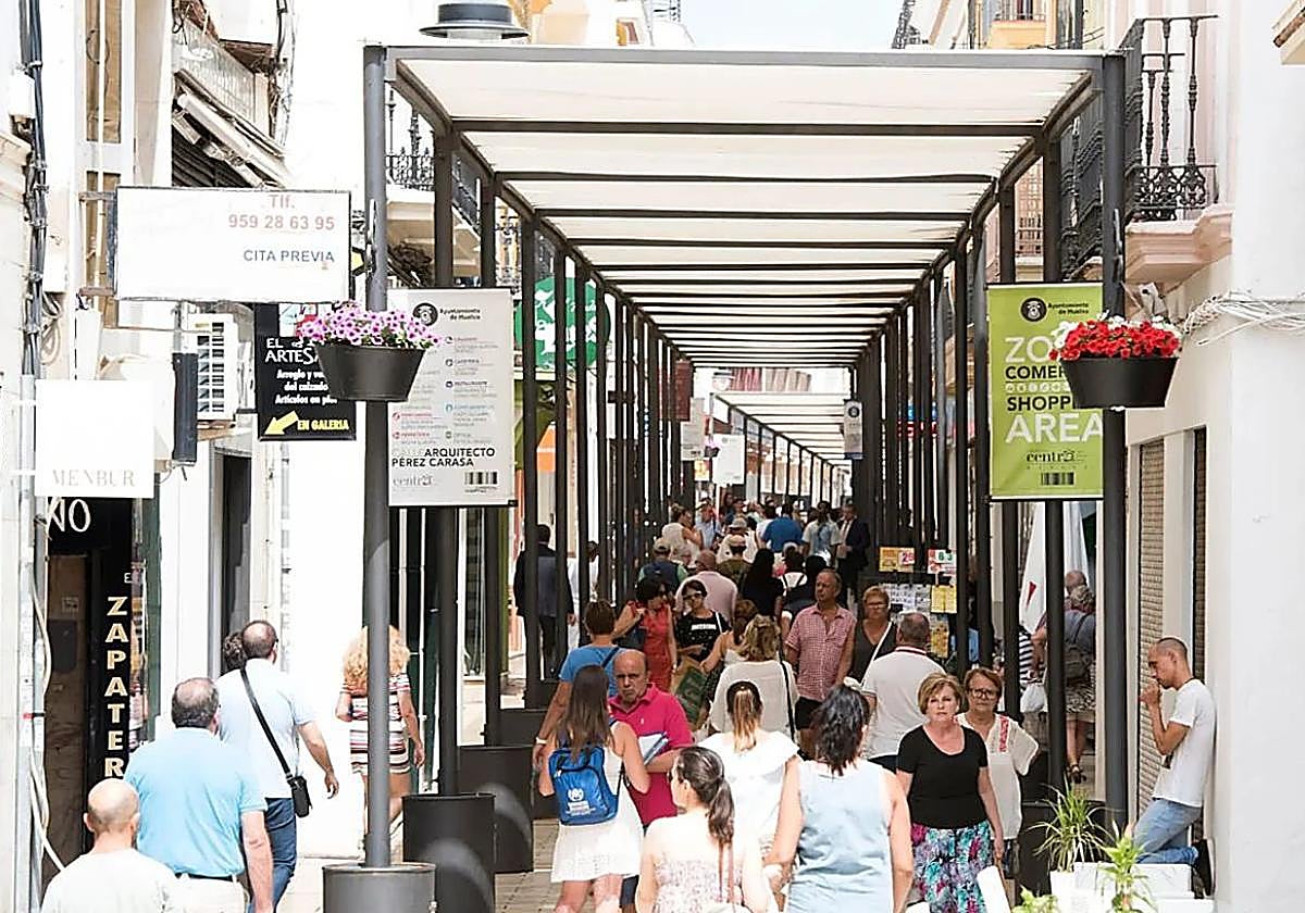 Las calles del centro de Huelva registrarán hoy mucho movimiento debido a la celebración del Black Friday
