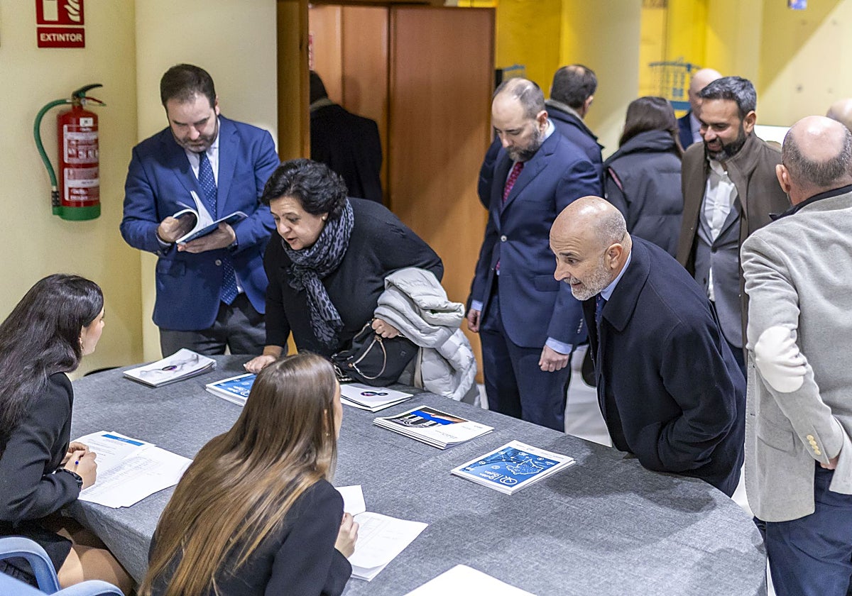 La publicación 'Quién es quién en Huelva' se ha presentado este martes en la FOE