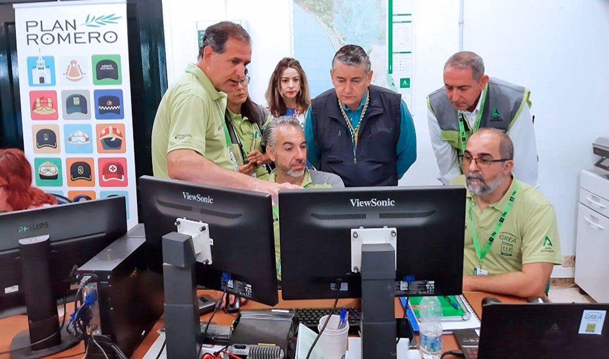 Antonio Sanz en la oficina del Plan Romero en la aldea