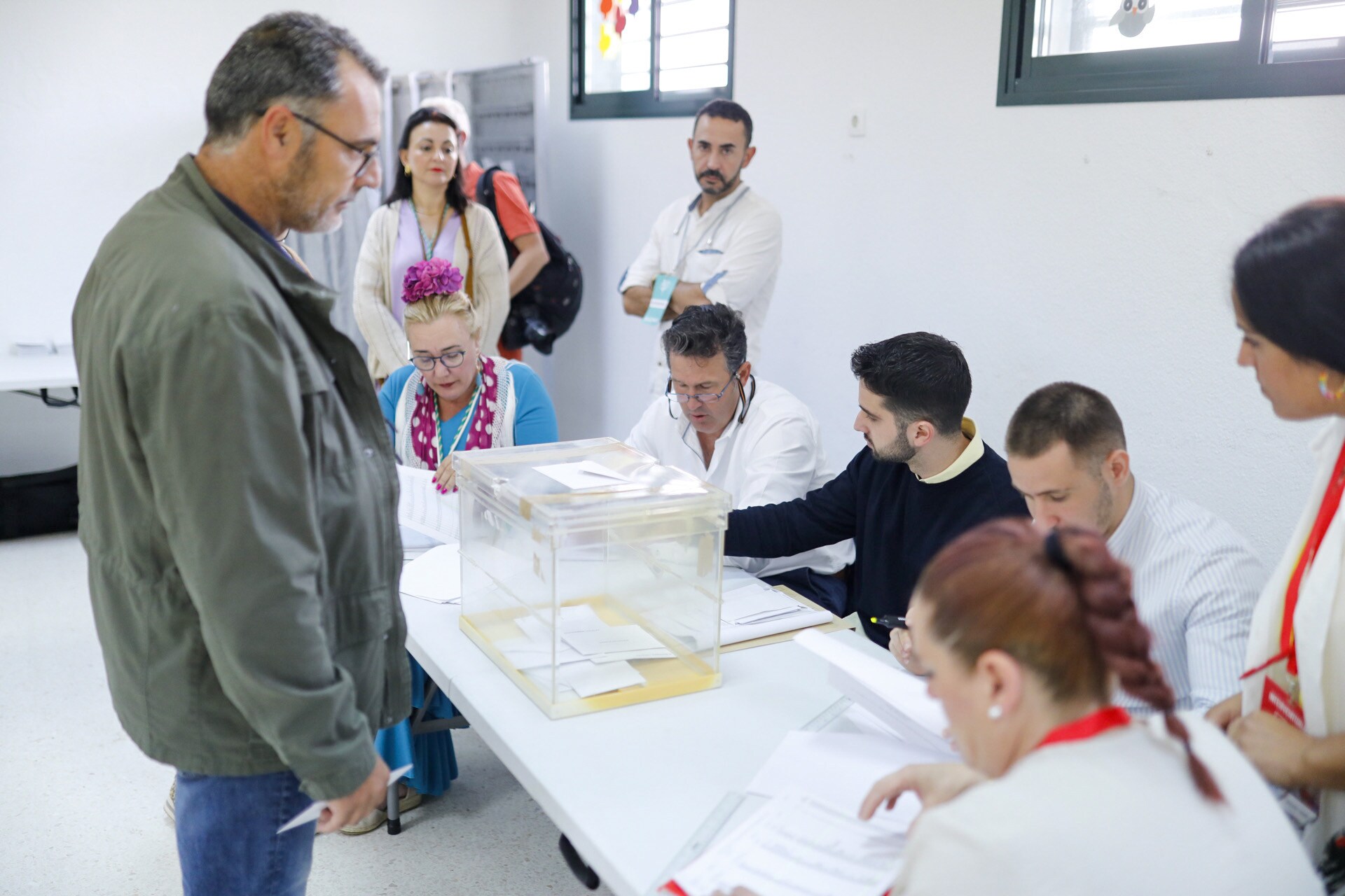 Votaciones en el colegio electoral de El Rocío