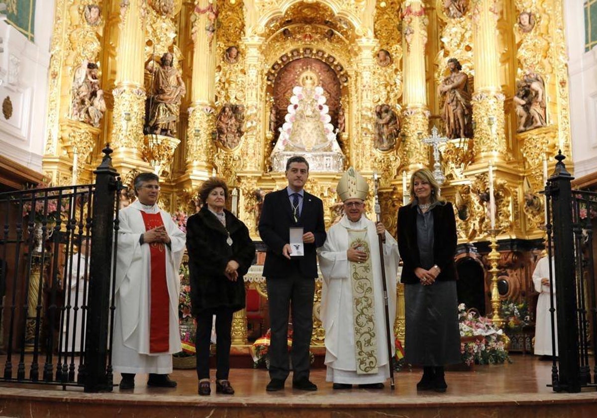 Acto de entrega de la Medalla de Huelva a la Virgen del Rocío