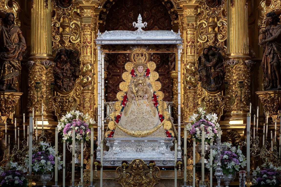 Así espera la Virgen del Rocío la llegada de la multitud de romeros