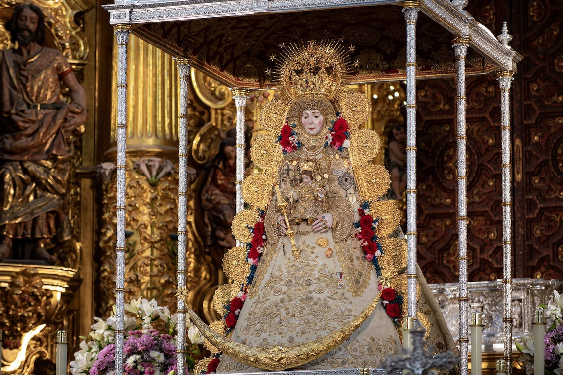 Así espera la Virgen del Rocío la llegada de la multitud de romeros