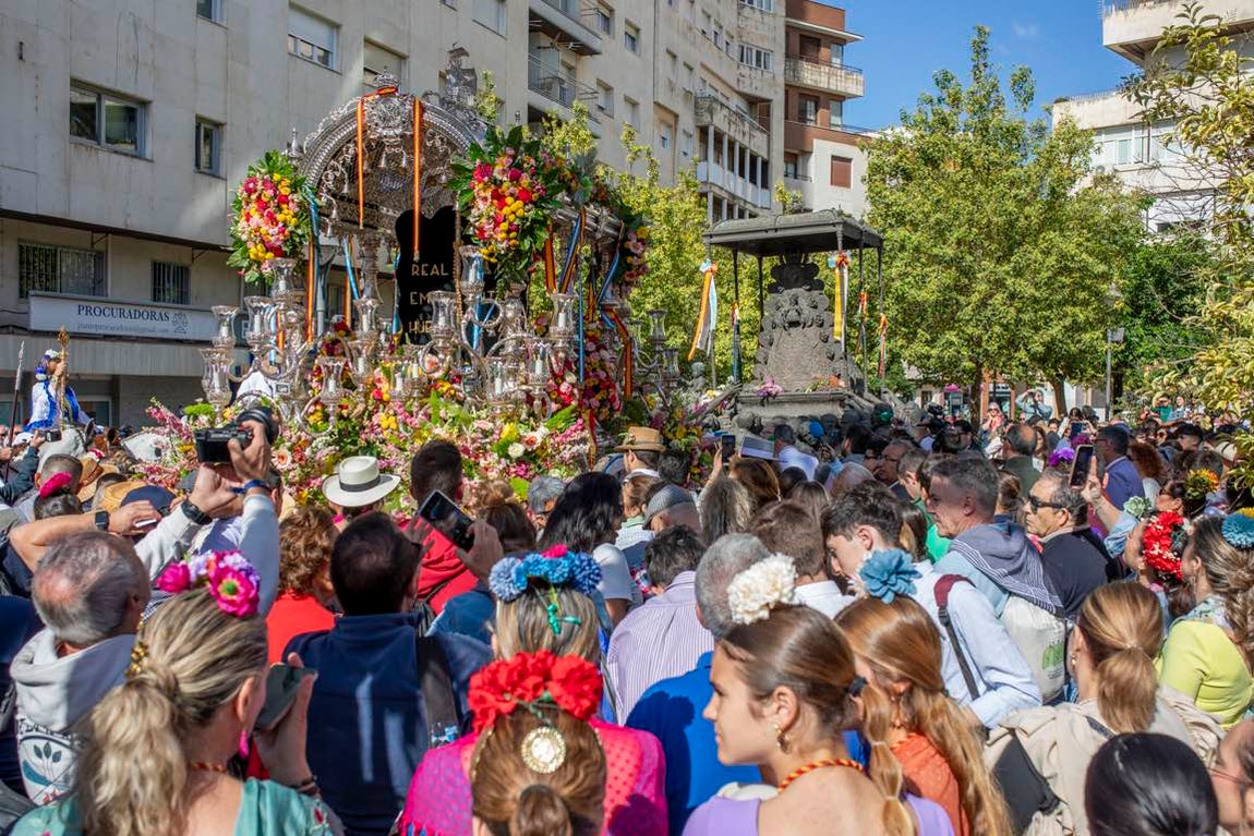 Salida de la Hermandad del Rocío de Emigrantes 2024, en imágenes