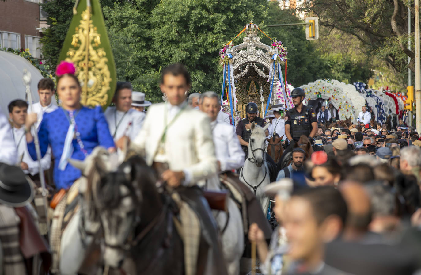 La salida de la hermandad del Rocío de Huelva 2024, en imágenes