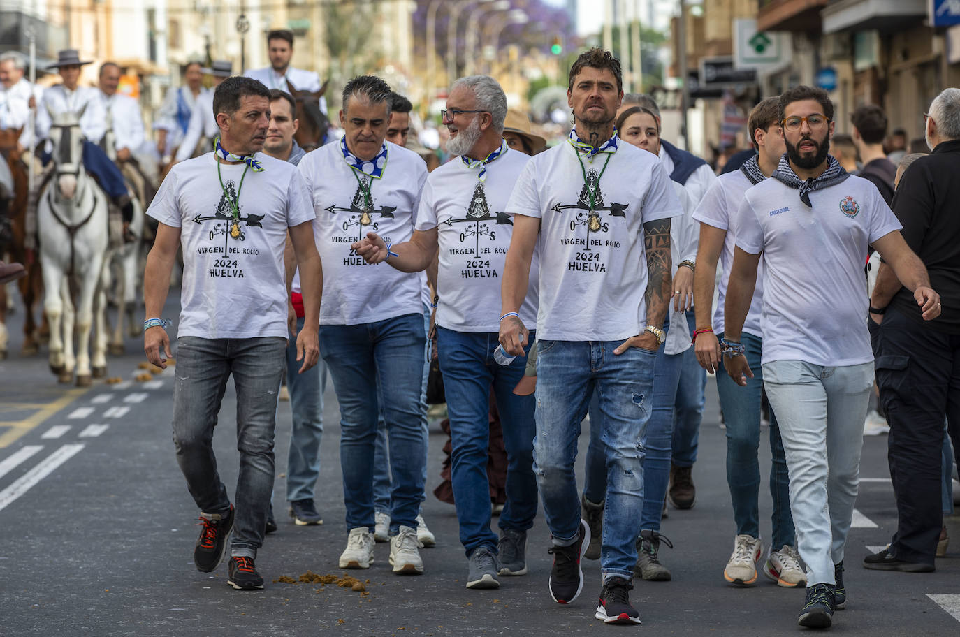 La salida de la hermandad del Rocío de Huelva 2024, en imágenes