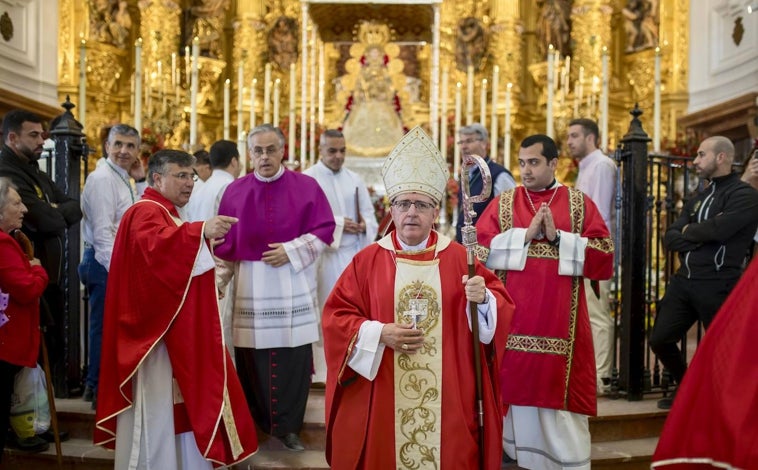 Imagen principal - El Rocío ya espera, con el alma llena, la salida de la Blanca Paloma