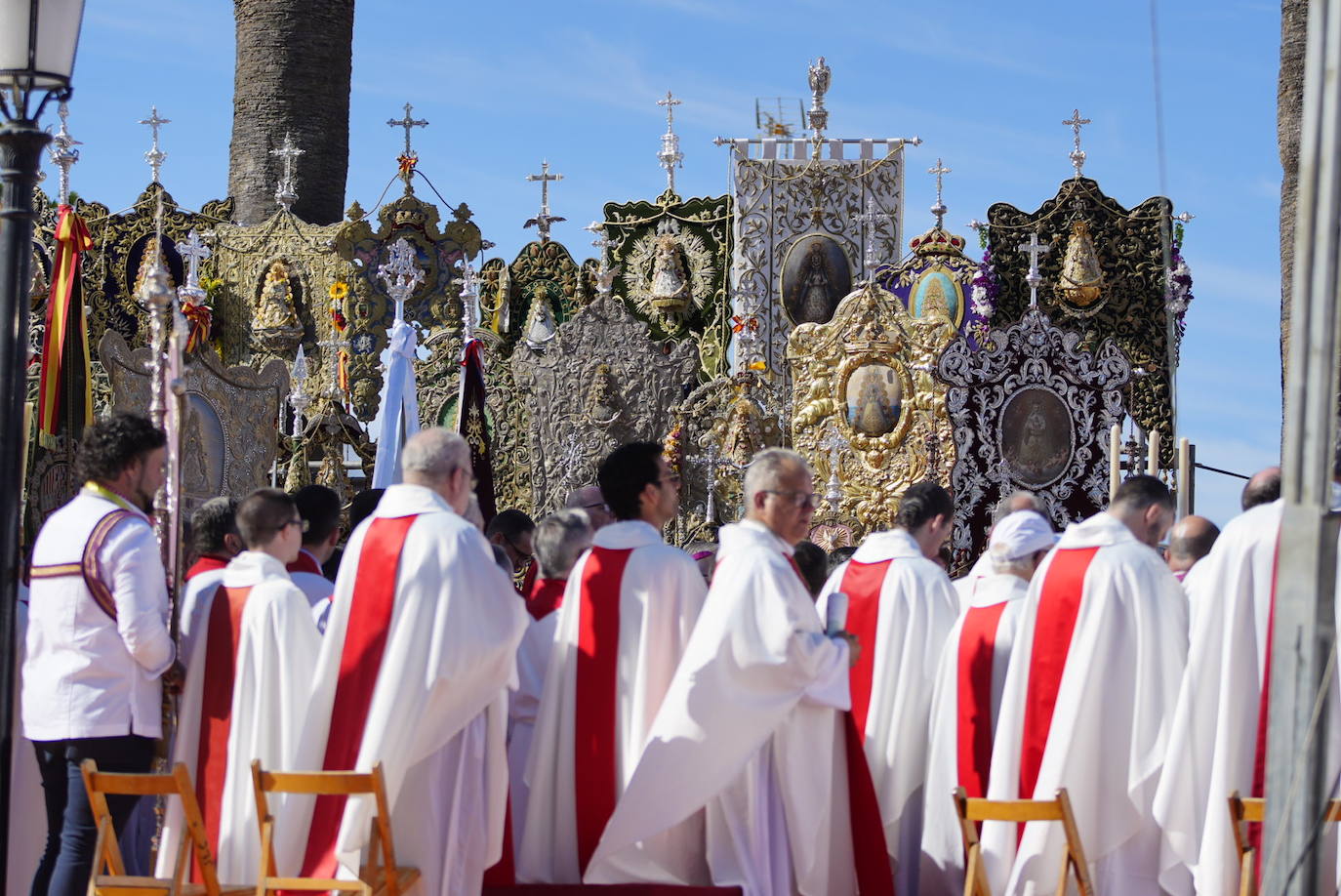 La misa pontifical del Rocío 2024, en imágenes