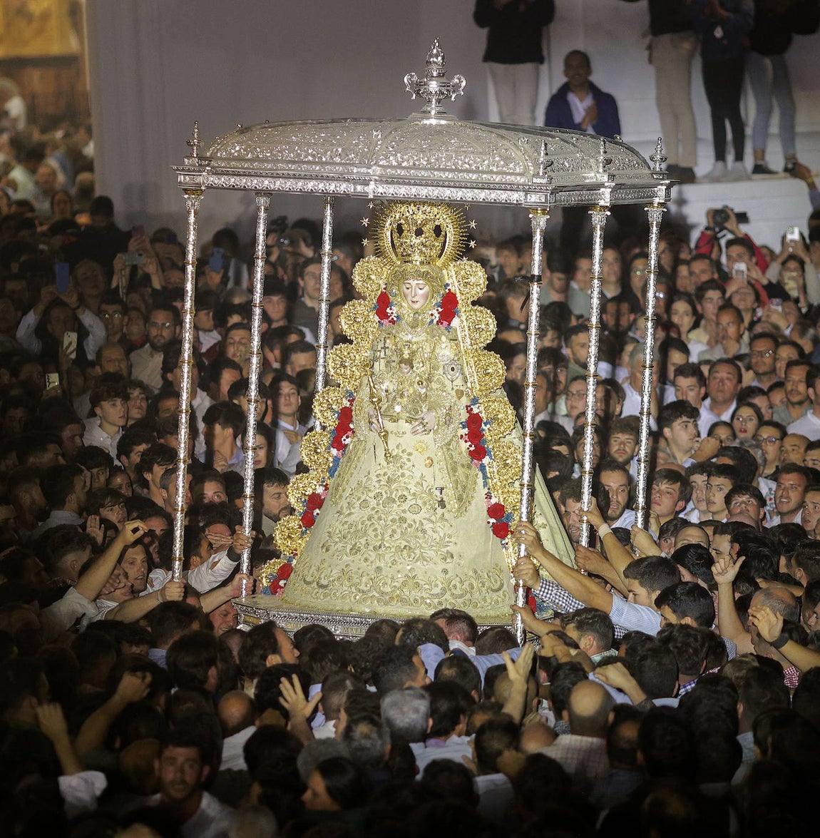 El salto de la reja 2024 y la salida de la Virgen, en imágenes