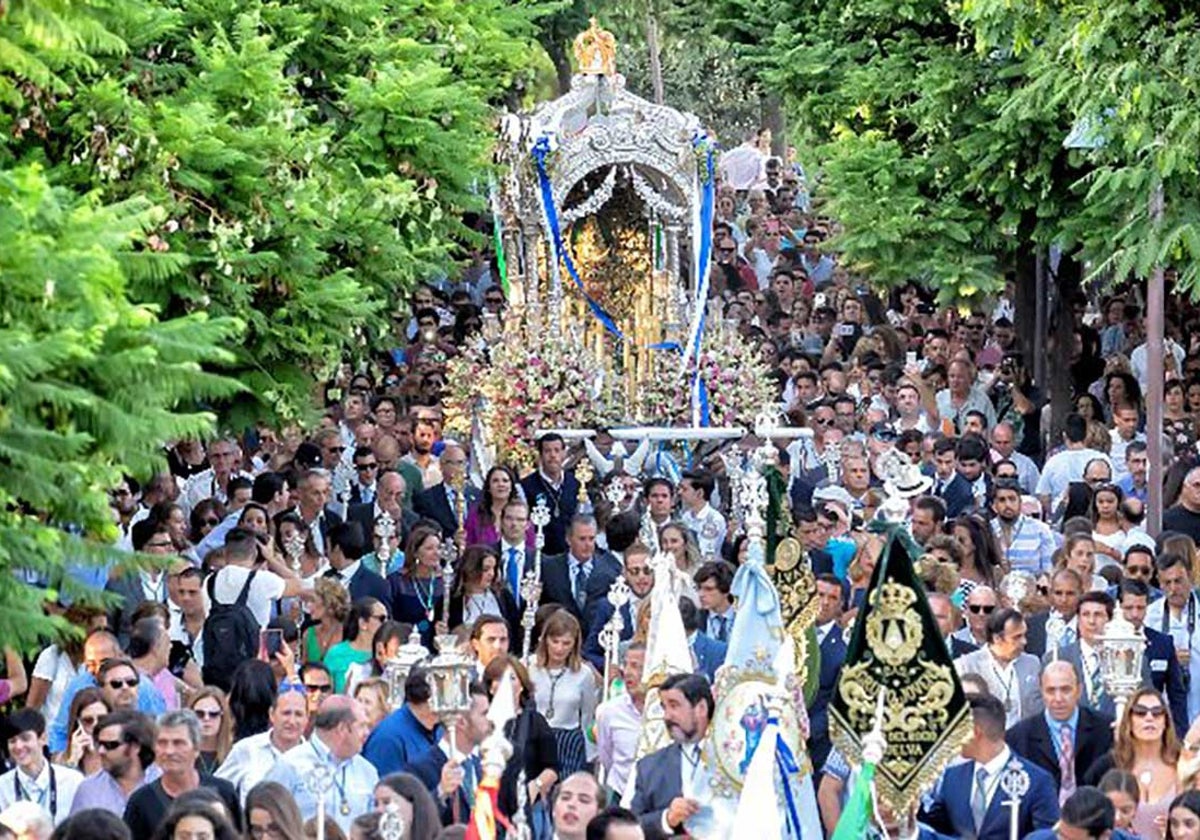 Simpecado de la Hermandad de Huelva