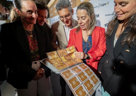 Imagen secundaria 1 - Las HolyCards llegan al Rocío para difundir la romería a ritmo de coleccionable