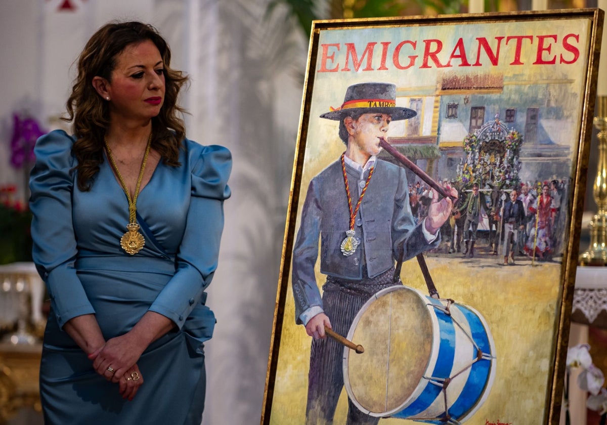 La hermana mayor de Emigrantes, junto al cartel de la romería de 2025