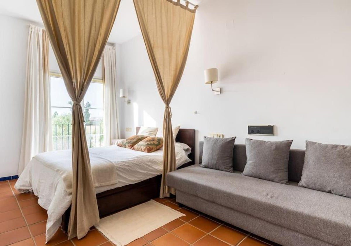 Habitación de GINVA - Apartahotel El Rocío-Doñana, uno de los alojamientos disponibles aún para la Romería del Rocío 2025