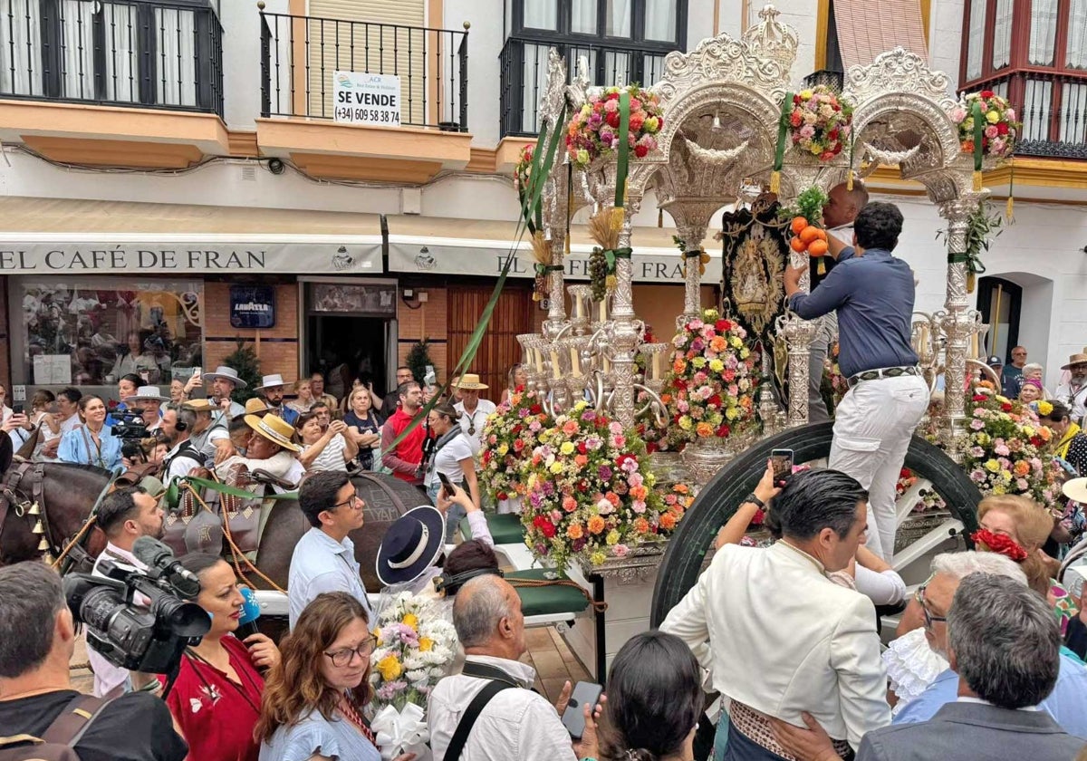 El simpecado de Ayamonte, ya en camino, esta mañana