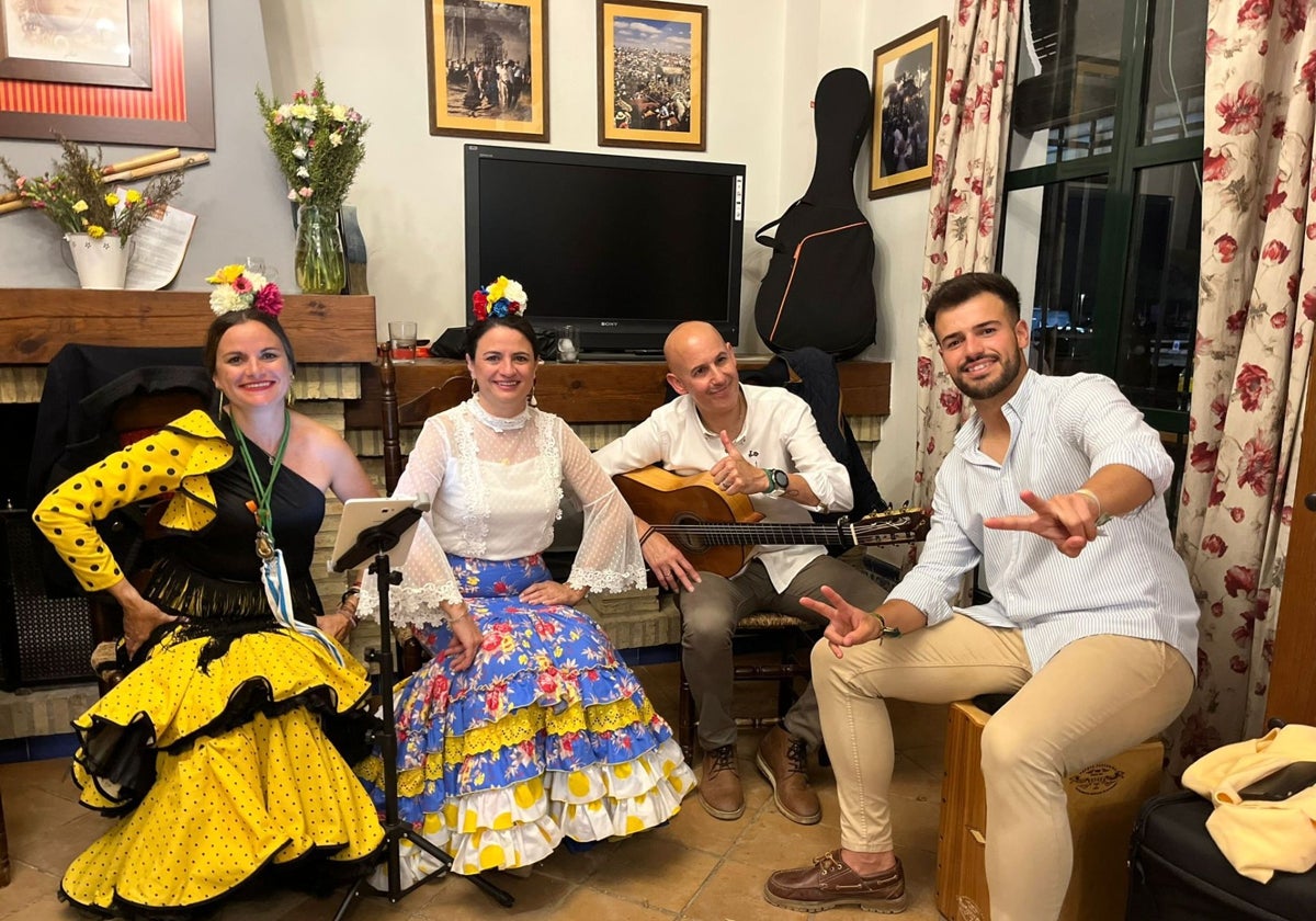 El dúo Azalea, con José Carlos Cazorla a la guitarra