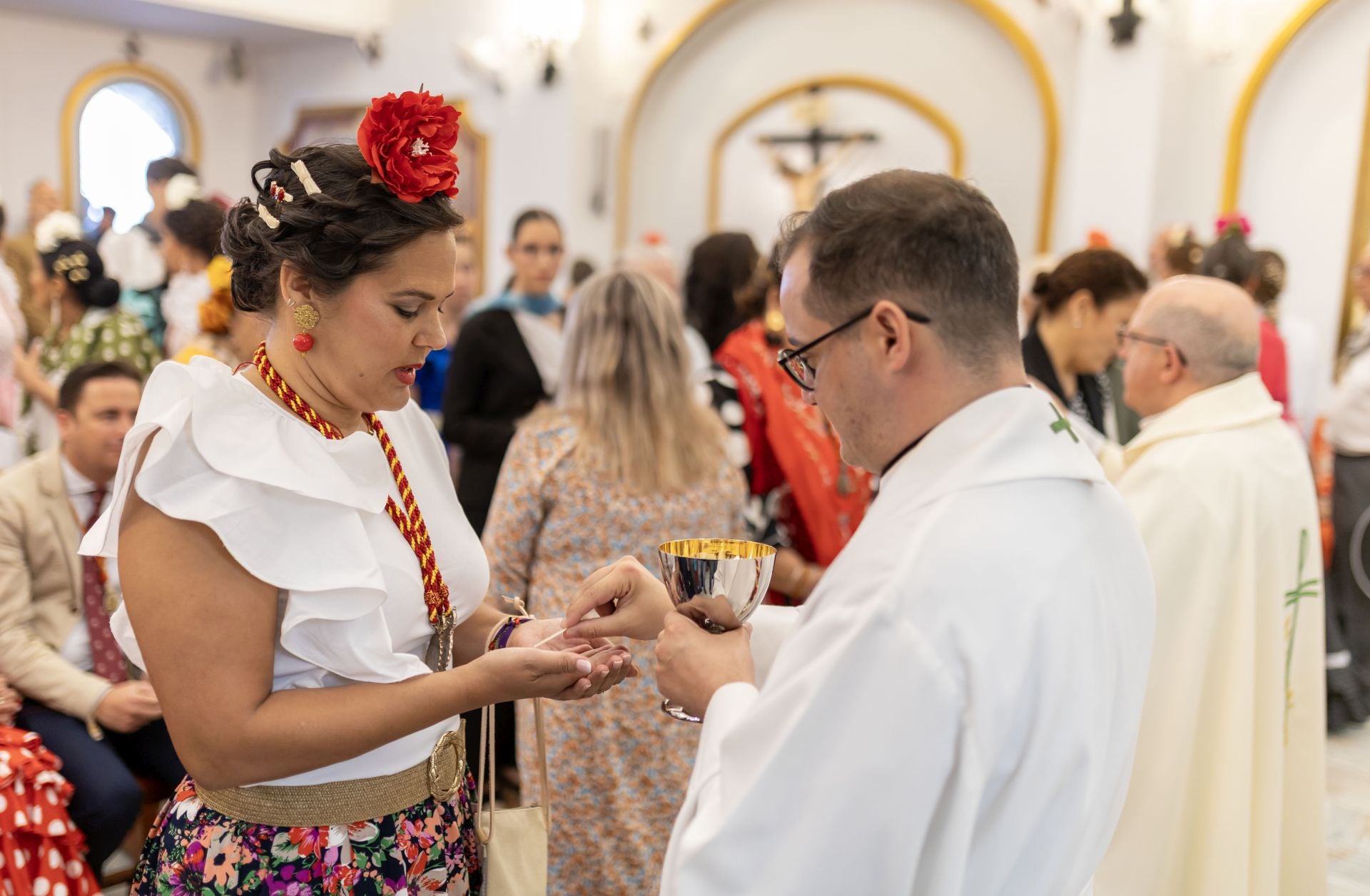 La salida de la Hermandad del Rocío de Emigrantes, en imágenes