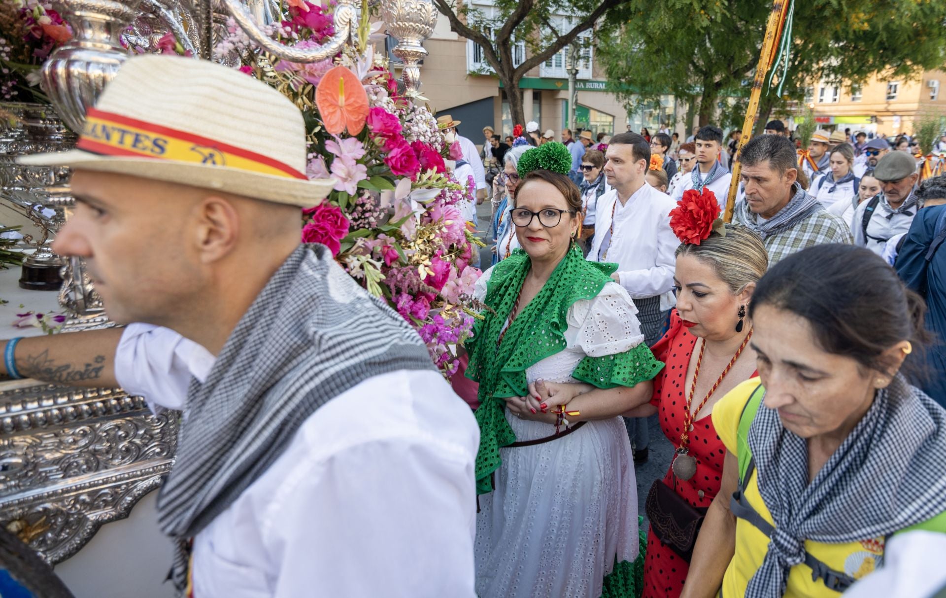 La salida de la Hermandad del Rocío de Emigrantes, en imágenes