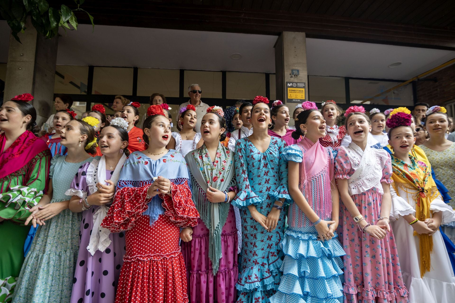 La salida de la Hermandad del Rocío de Emigrantes, en imágenes