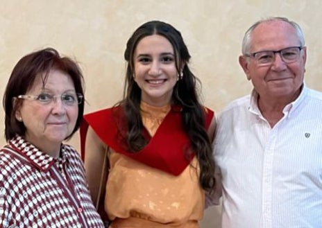 Imagen secundaria 1 - Lauri y Antonio / Los padres de Antonio con su hija / Montemayor, la madre de Antonio