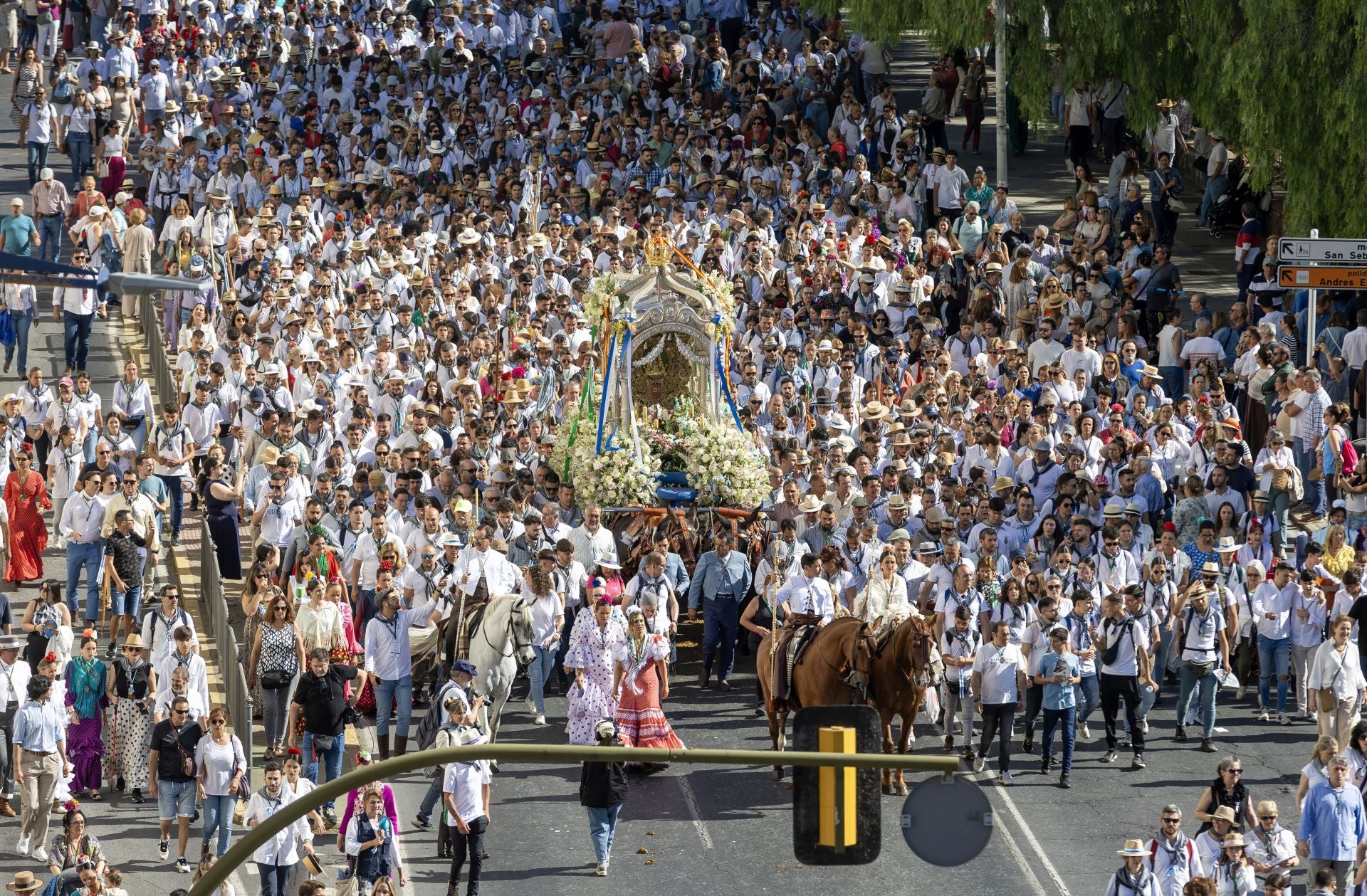 Huelva en pie para despedir a sus peregrinos