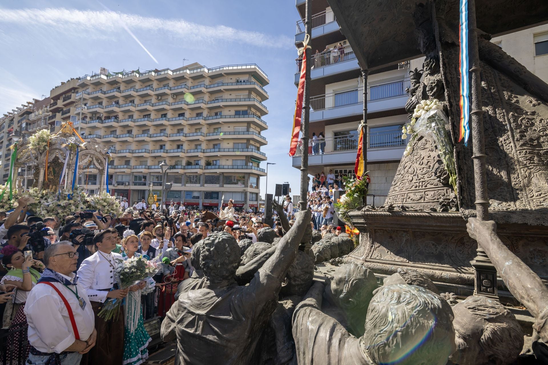 Huelva en pie para despedir a sus peregrinos