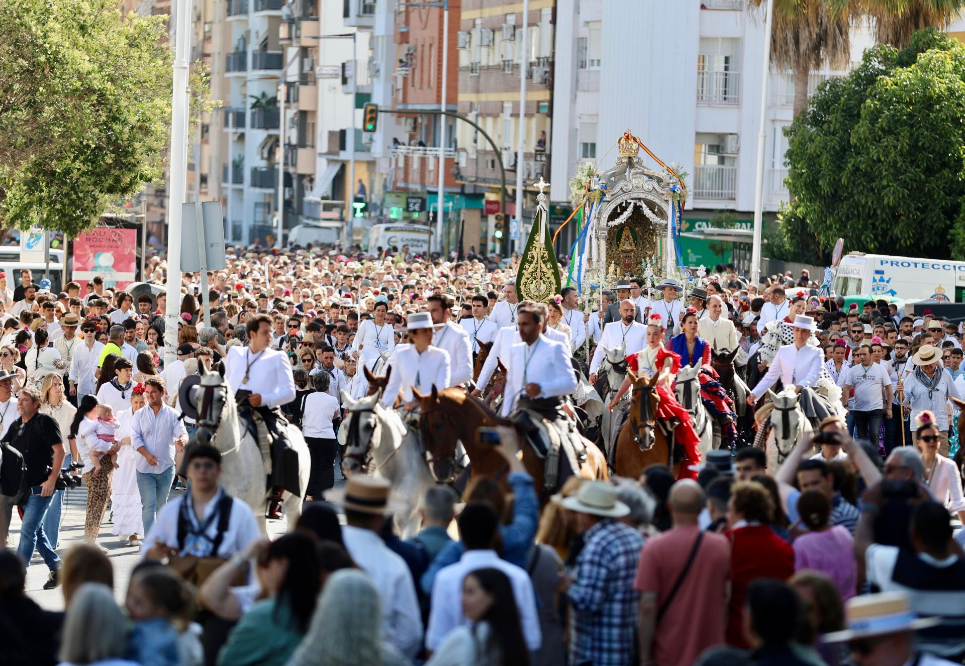 Huelva en pie para despedir a sus peregrinos