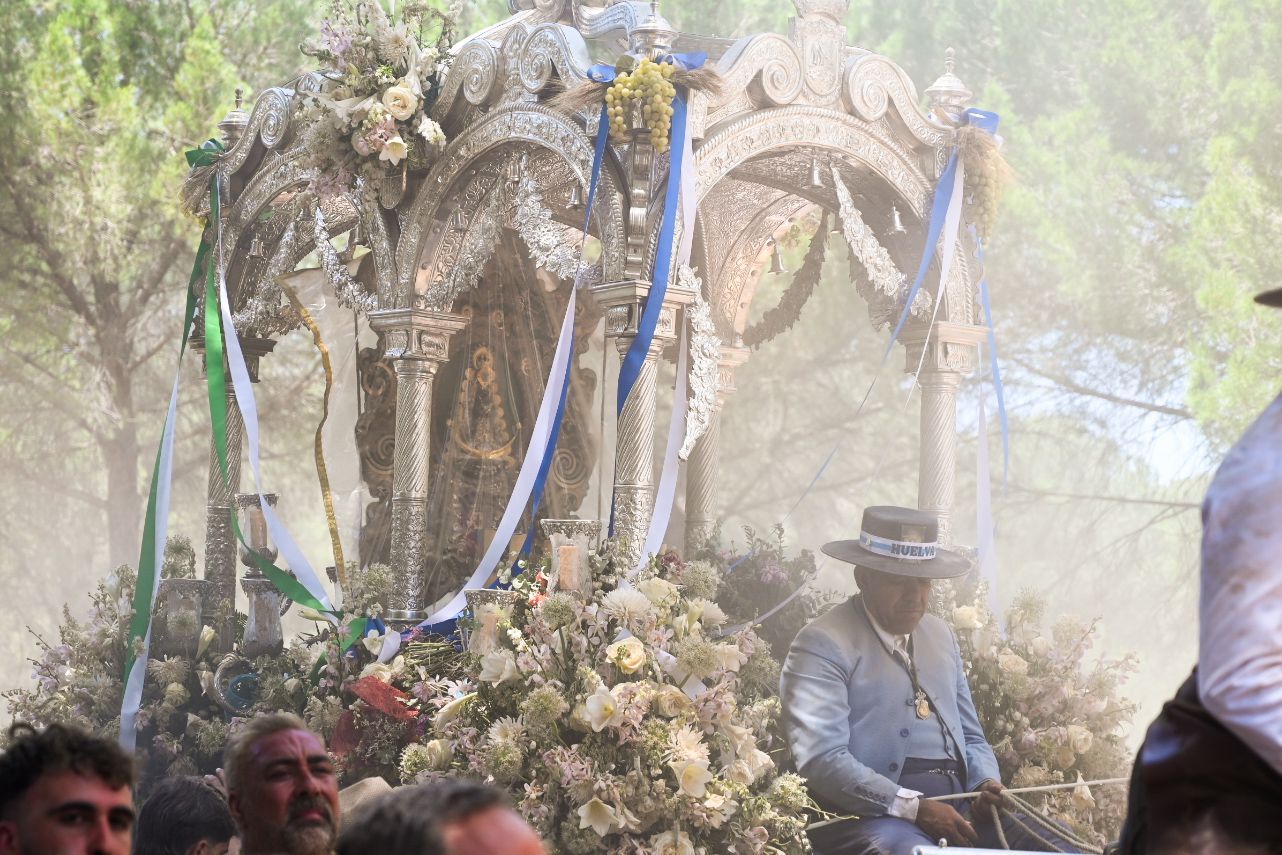La Hermandad de Huelva camina ya por las arenas de Doñana