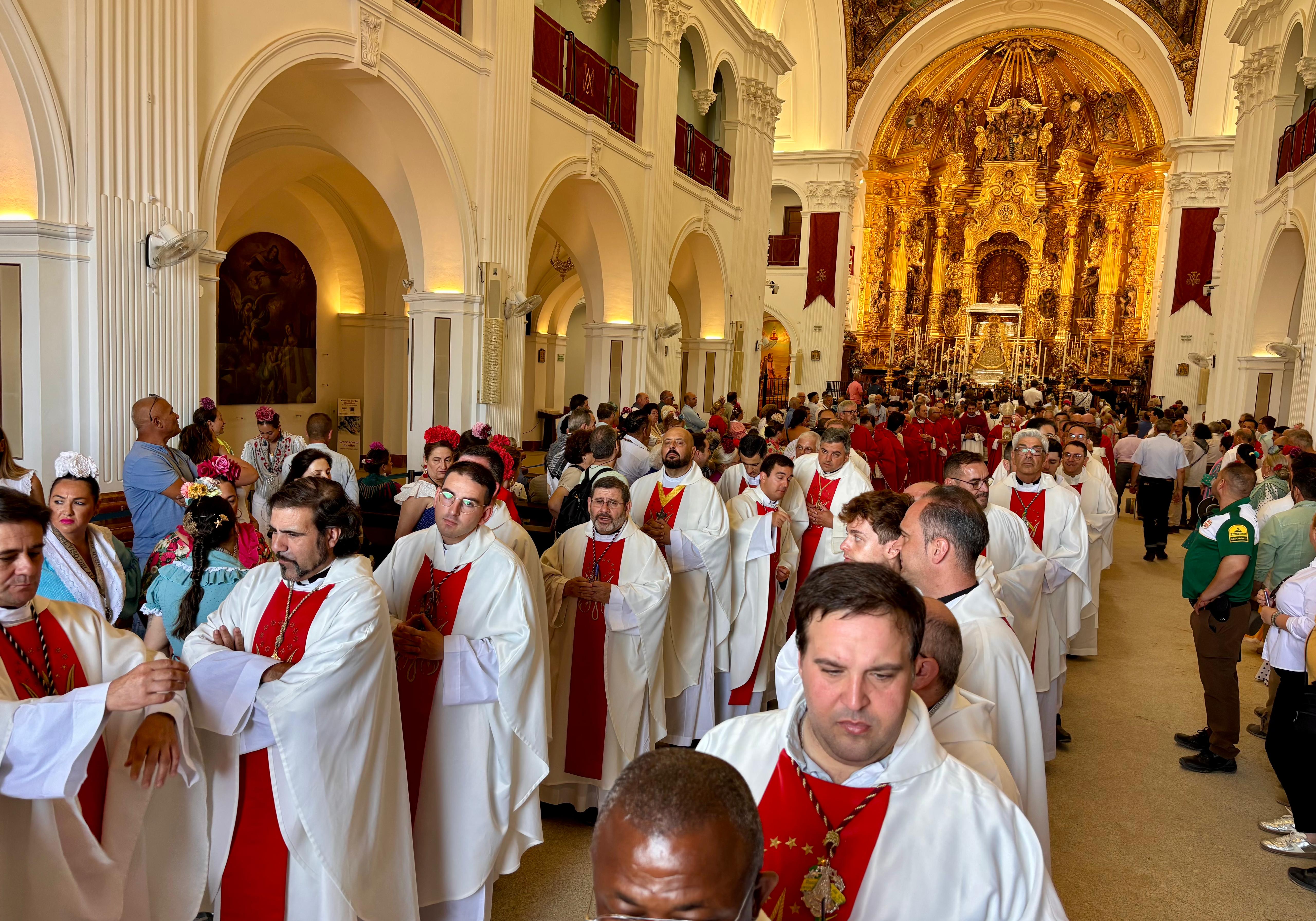 El Rocío 2025: La Misa de Pentecostés, en imágenes