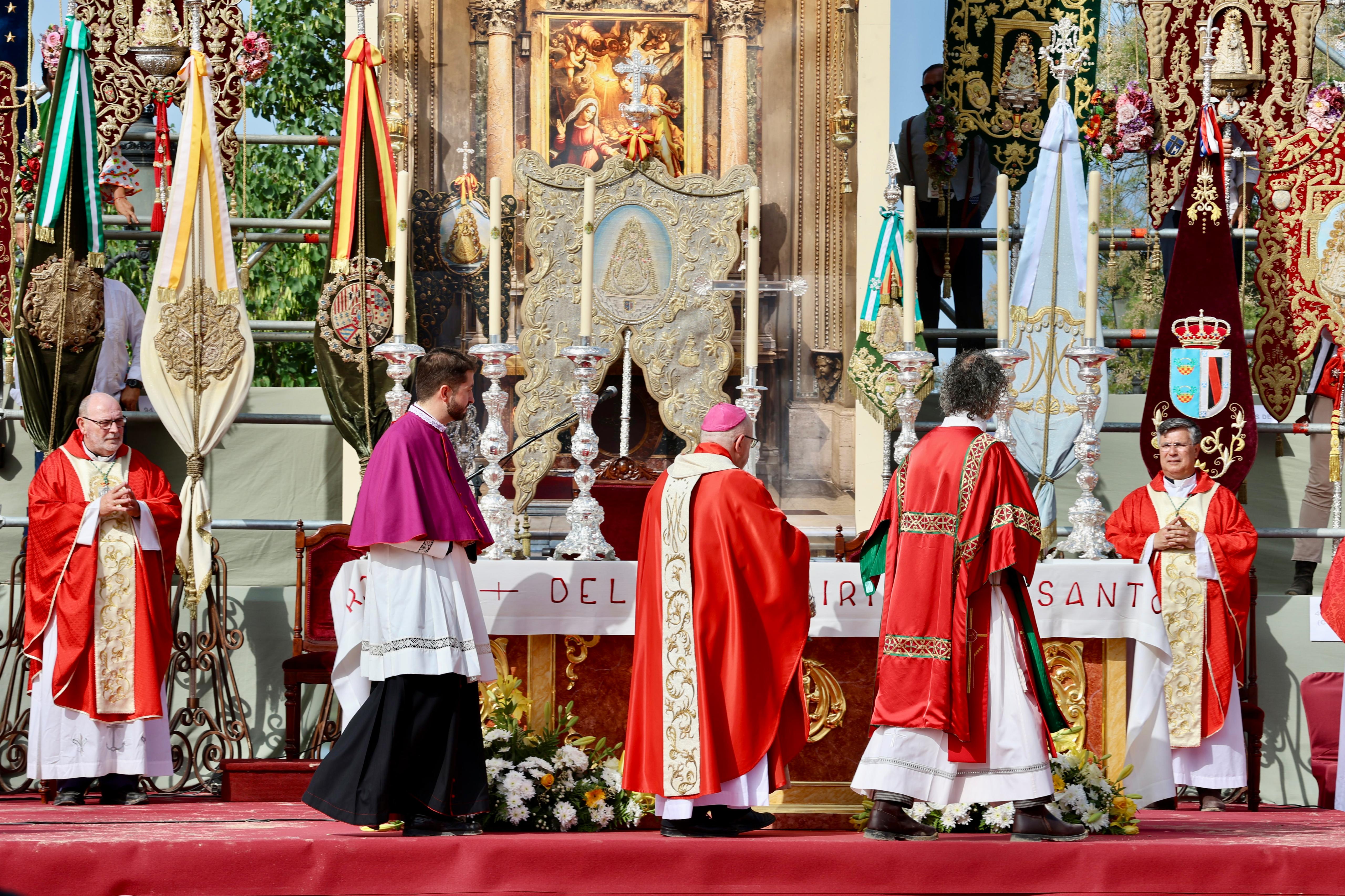 El Rocío 2025: La Misa de Pentecostés, en imágenes