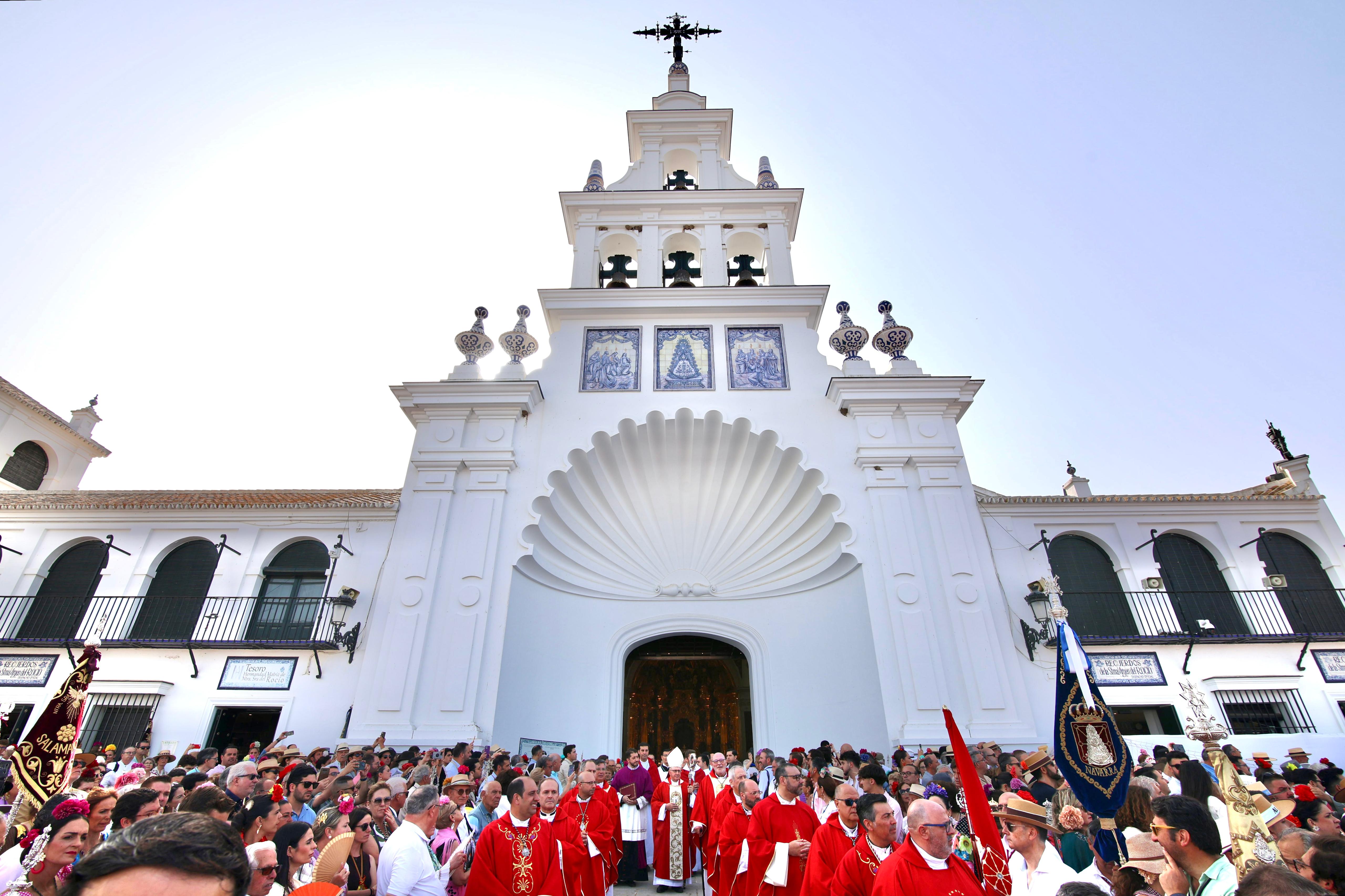 El Rocío 2025: La Misa de Pentecostés, en imágenes