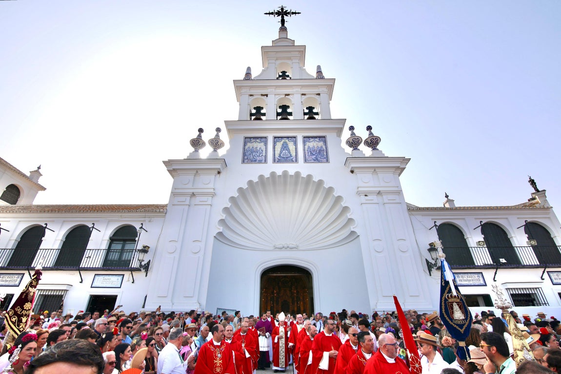 El Rocío 2025: La Misa de Pentecostés, en imágenes