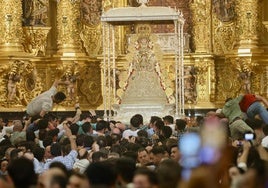 El Rocío 2025: Así ha sido el salto de la reja a las 2.42 horas de la mañana