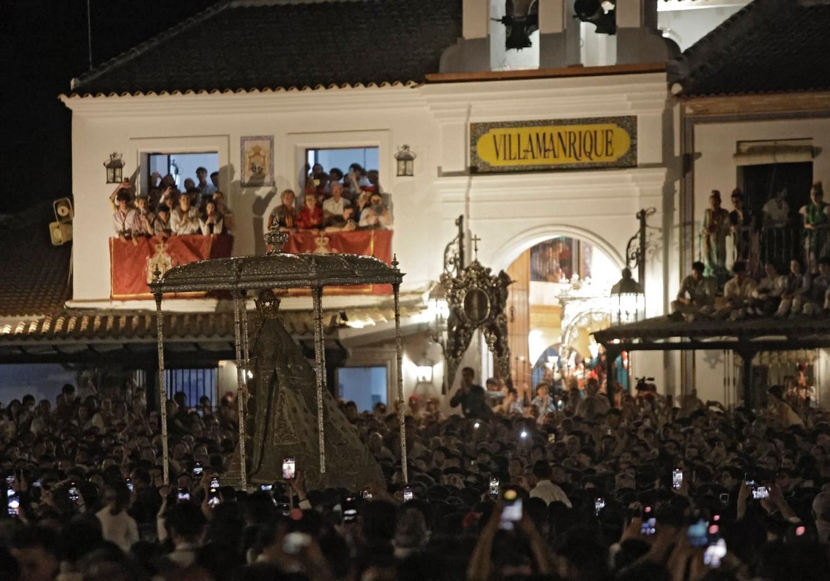 La Virgen del Rocío pasando de largo por Villamanrique
