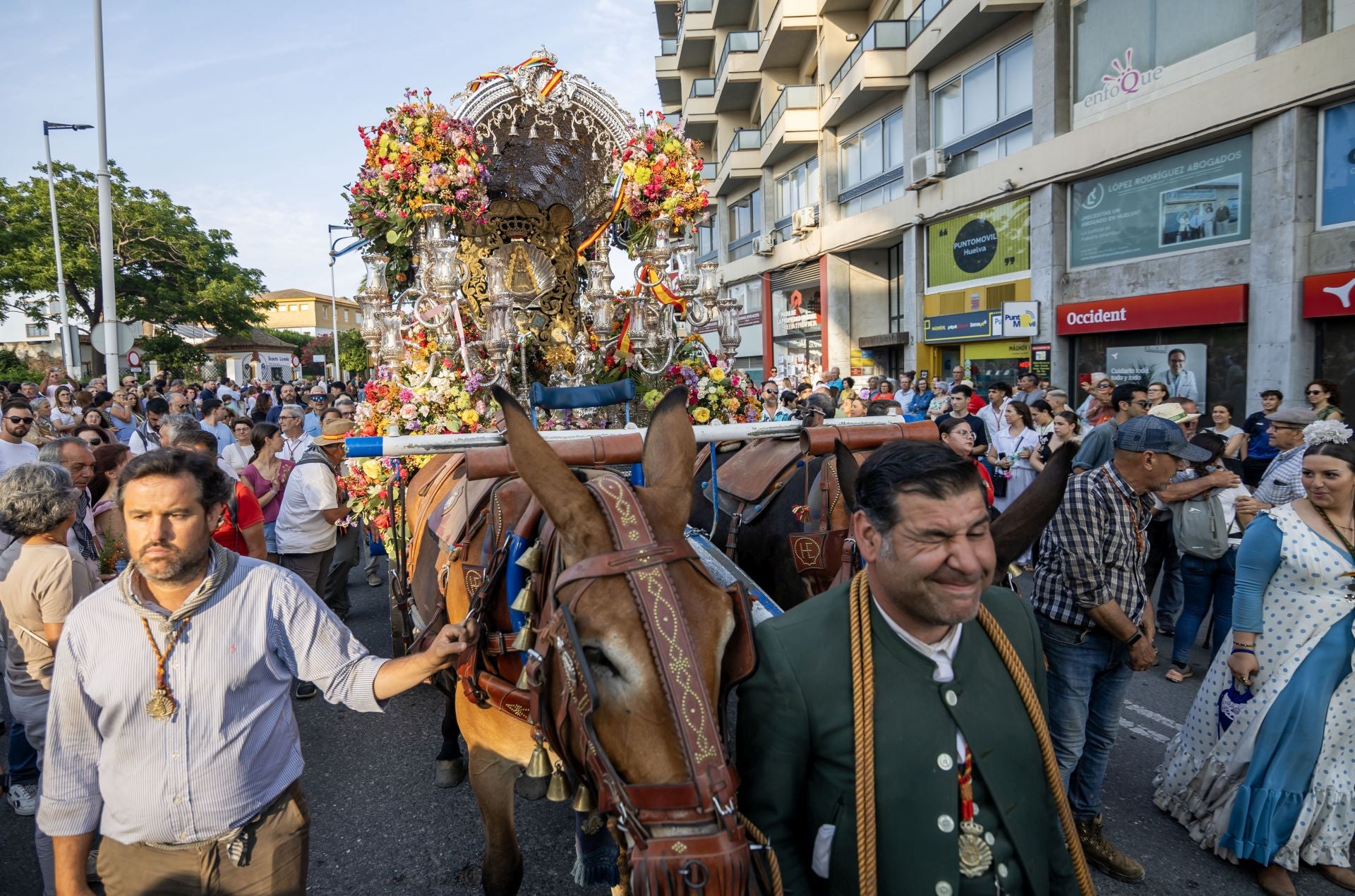 El regreso de las hermandades del Rocío de Huelva y Emigrantes, en imágenes