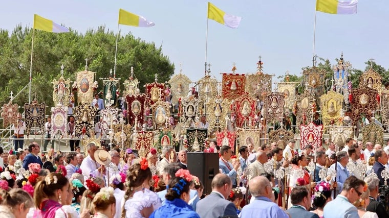 Misa multitudinaria en El Rocío