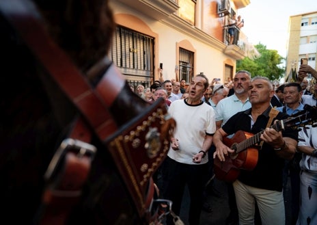 Imagen secundaria 1 - Algunas de las imágenes que dejó el traslado de este domingo